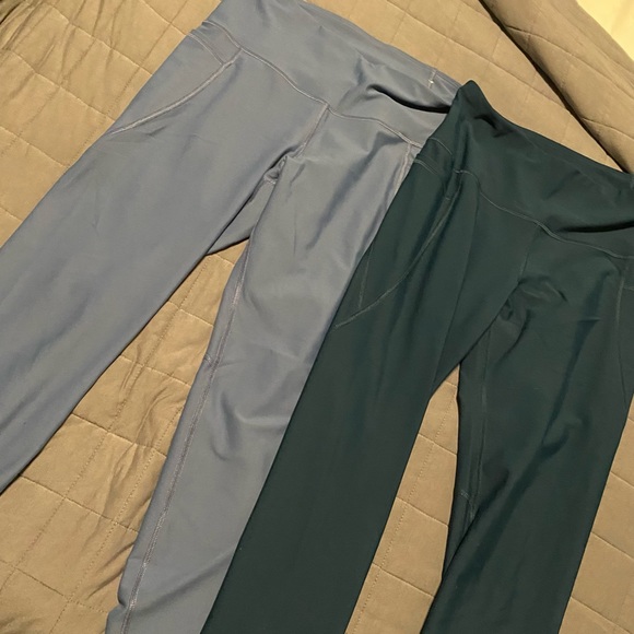 Old Navy athletic leggings with pockets - Picture 5 of 5